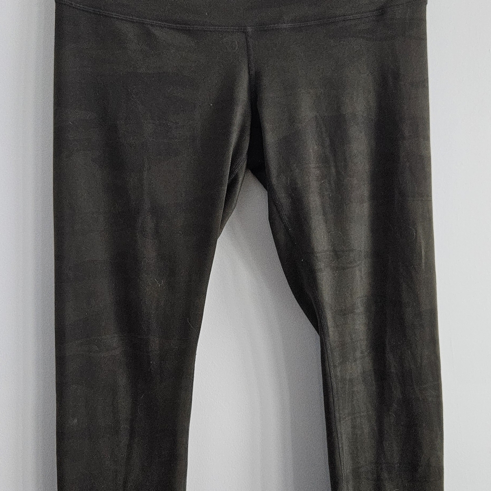 Black/green Lululemon Camouflage Leggings